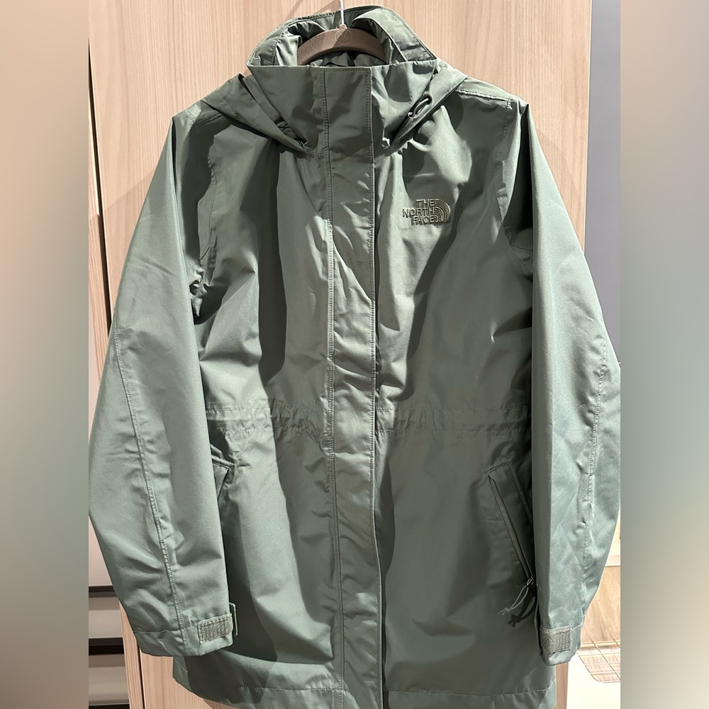Women’s North Face Rain Coat